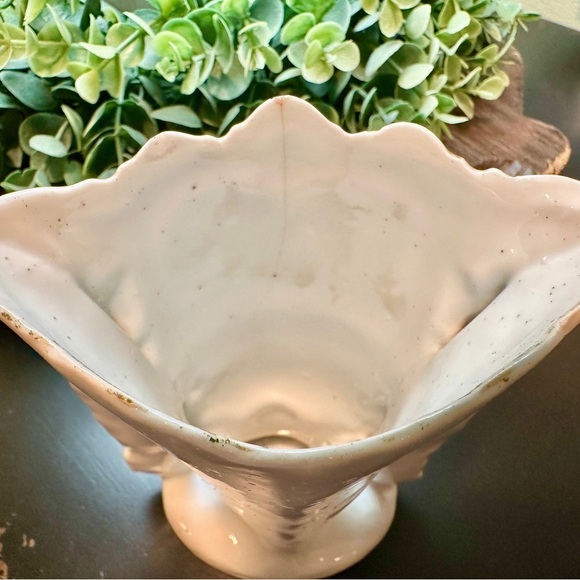 ANTIQUE, ART NOUVEAU, FRENCH, WHITE CERAMIC BUD VASE. HAND PAINTED COLORS. - Picture 8 of 10